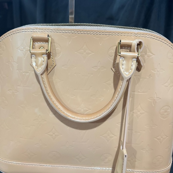 Louis Vuitton Alma Vernis - pre loved 100% authentic - Picture 4 of 16